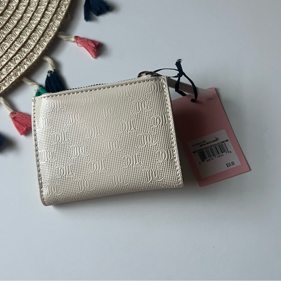 Juicy Couture Cream Wallet with Chic Design - Picture 2 of 4